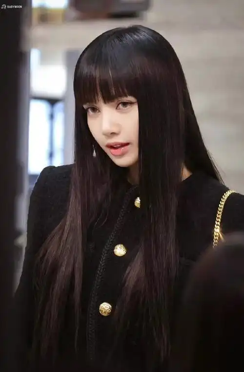 要说blackpink是闯美最成功的的韩流女团,那lisa则肯定是闯美最成功的