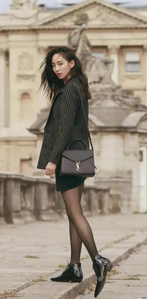 张钧蜜大秀身材黑色丝袜简直不要太美