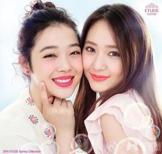 f(x)崔雪莉郑秀晶写真 姐妹情深获点赞