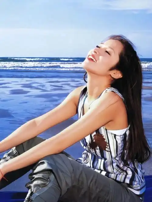 考古千禧年间的elva萧亚轩时髦洋气又自信洒脱