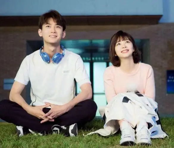 谭松韵曾经合作过的4位男明星,前3位大红大紫,唯独他被人遗忘