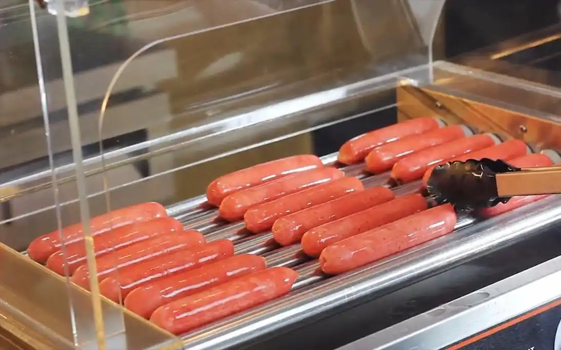 路边摊的烤肠到底是用什么做的你还在吃吗看完吓傻了