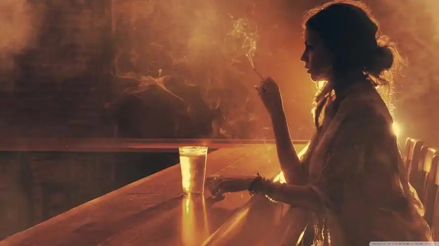 bar,backlighting,cigarettes,壁纸,高清壁纸人物,美女,黑发,抽烟