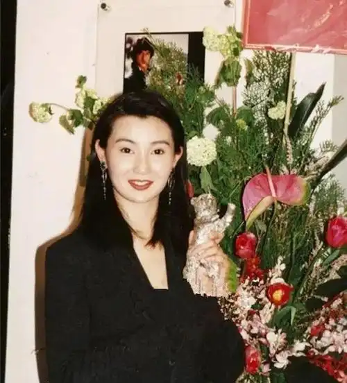 看了张曼玉的老照片才懂什么是名副其实的皮相美人