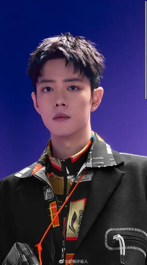 肖战最新大片来啦!超a身材 大长腿 太平洋宽肩,是大帅哥肖战没错了!