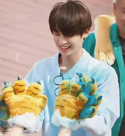 黄明昊的泰菲笑太戳我的心巴了