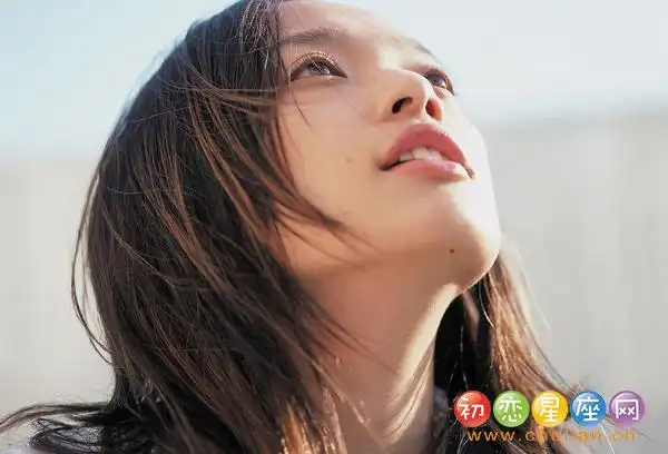 下巴下面痣抬头才能看见好不好