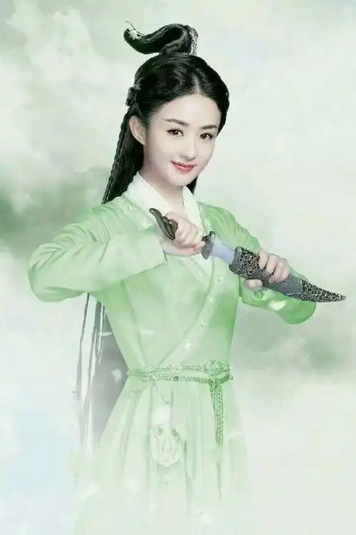 ps #赵丽颖# #诛仙# 一袭水绿衣杉,走动金钤轻响,手指间那朵朴素而不