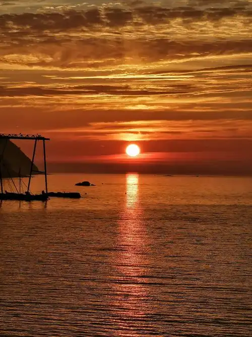 夕阳下海边 - 小白兎 - 图虫