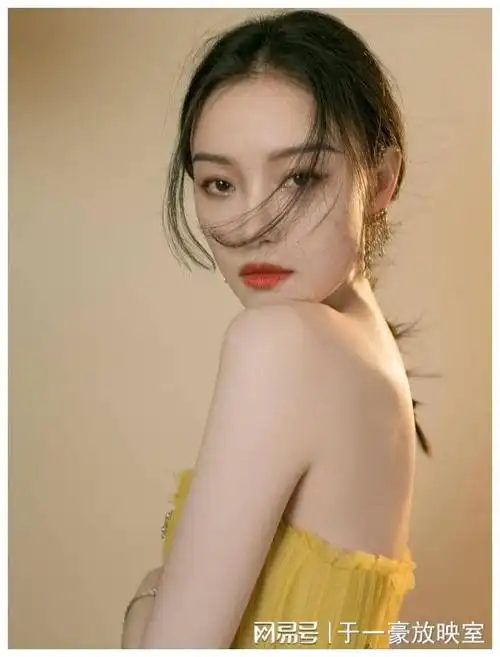 肤白貌美身材好,身披麻袋也好看|素颜|张艺谋|娱乐圈|刘亦菲_网易订阅