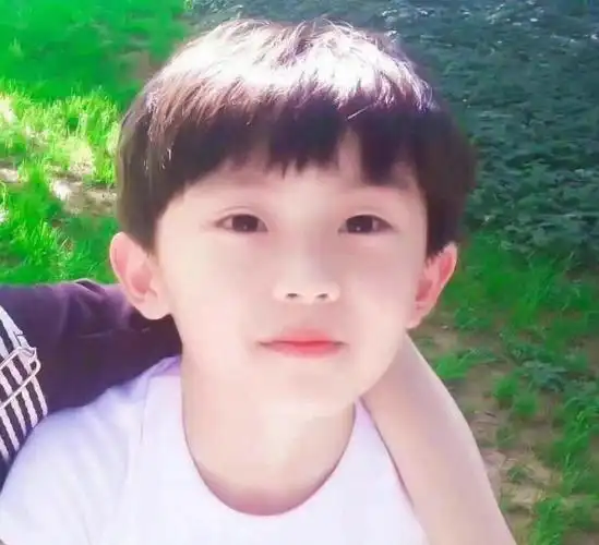 马嘉祺晒童年照官宣我们的歌第四季