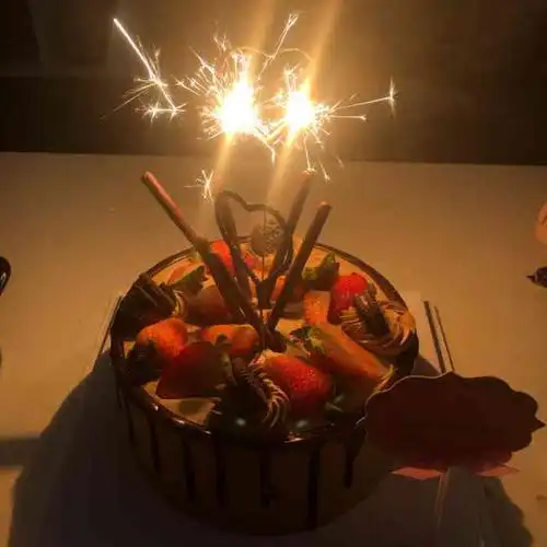 伴糖佳心私房生日蛋糕-"对象过生日给他订的蛋糕,以为价格便宜味道.