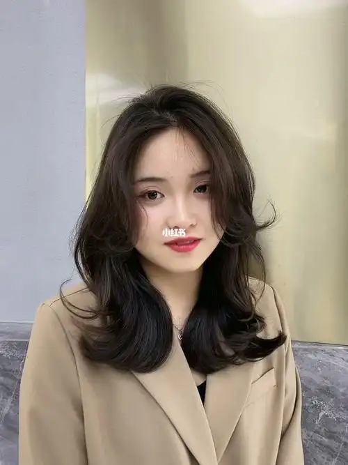 中长发造型烫免打理烫发