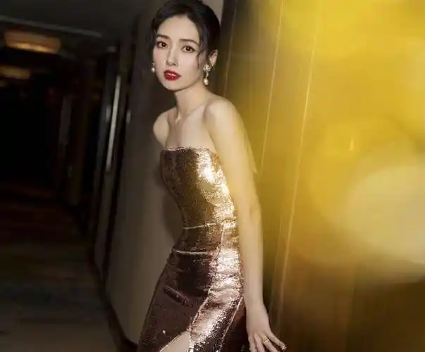 原创郭碧婷挺大肚逛街素颜憔悴不堪形象全无获向佐贴心陪伴