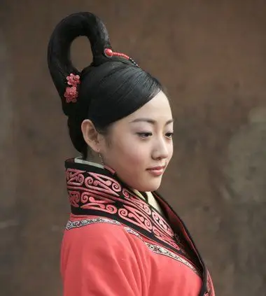 秦朝女子发髻及发饰 女生古风发髻教程