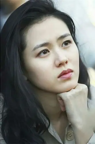 孙艺珍.关注公众号:主公真会玩,look各路女星在ins上的美照.