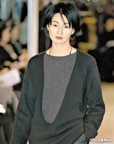 张曼玉近照 冻龄美貌,风采不减当年,这么多年过去了,张曼玉依然这么仙