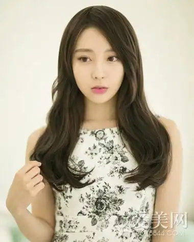 方脸女生适合什么发型呢?