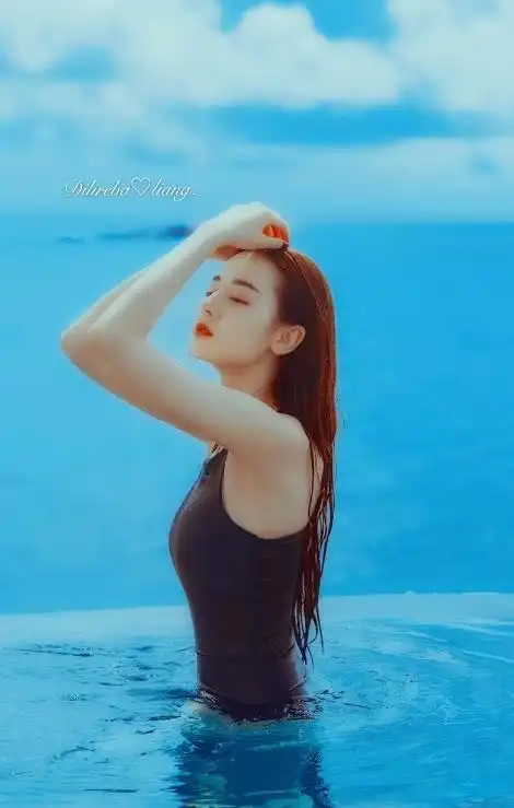 迪丽热巴首次"泳装"出镜,当她甩起头发的那刻,万千网友躁动了