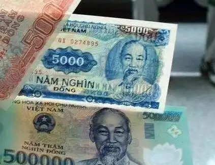 中国游人最新实拍:看50万越南盾能买多少东西?