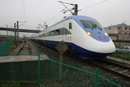 先锋动车组亮相重庆 将在成渝两地试车三日(图)