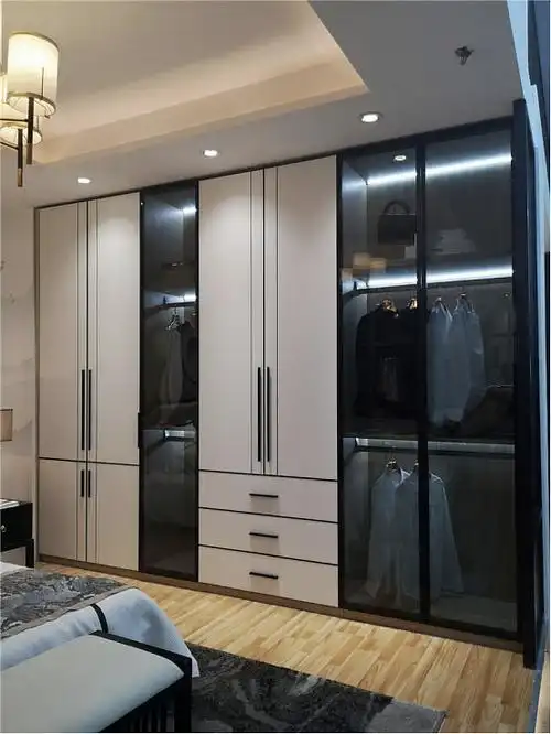 高颜值玻璃门定制衣柜,瞬间提升空间的档次