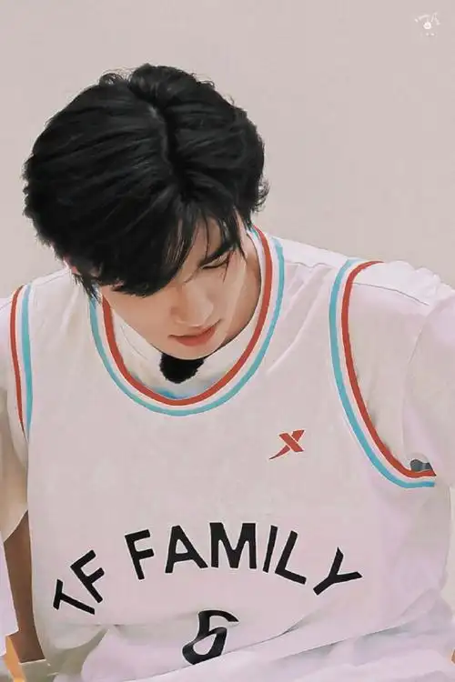 起筑梦#90#宋亚轩夏季运动会生图#90#宋亚轩 爱与温柔#篮球篇90