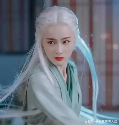 女星白发造型:景甜像女王,蒋勤勤鞠婧祎仙气却都不及她