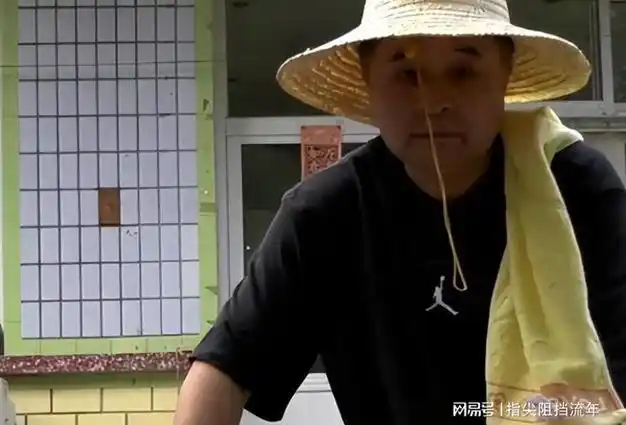 64岁毕福剑付出沉重代价陋居农村吃力修三轮现状太凄凉