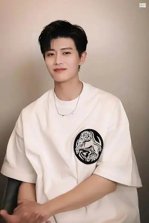 任嘉伦allen #一任千面 #笑起来很甜 #太酷了 - 抖音