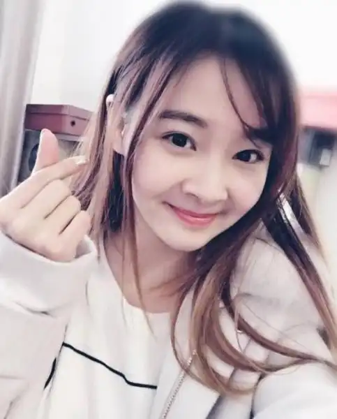 释小龙老婆杨丽晓介绍 释小龙的妻子个人资料_知识问答