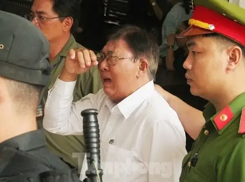 越南"法轮功"杀人封尸案主犯被判死刑 其父当庭崩溃