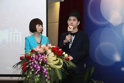 主持人周瑾和李晨