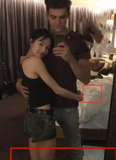 钟楚曦与外籍男友亲密照酒店亲密照流出床上不明物体亮了