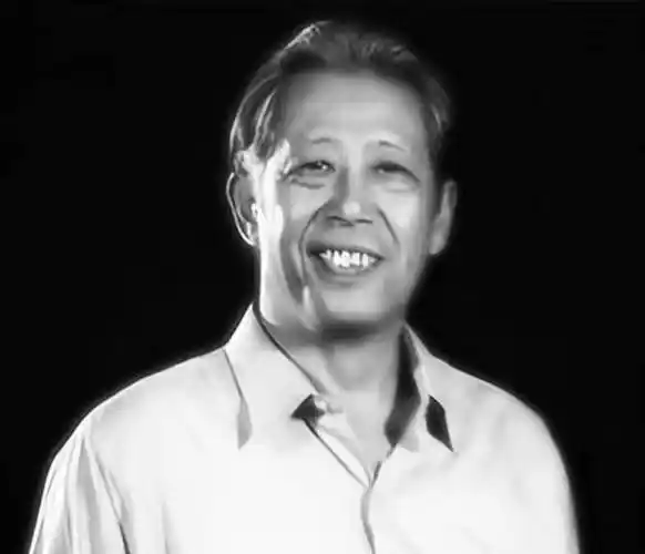 演员文兴宇:一天两三包烟,患癌去世15年,遗孀的坚持让人泪目