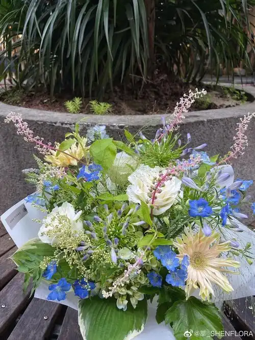 蓝绿色花束夏天的配色温州花店