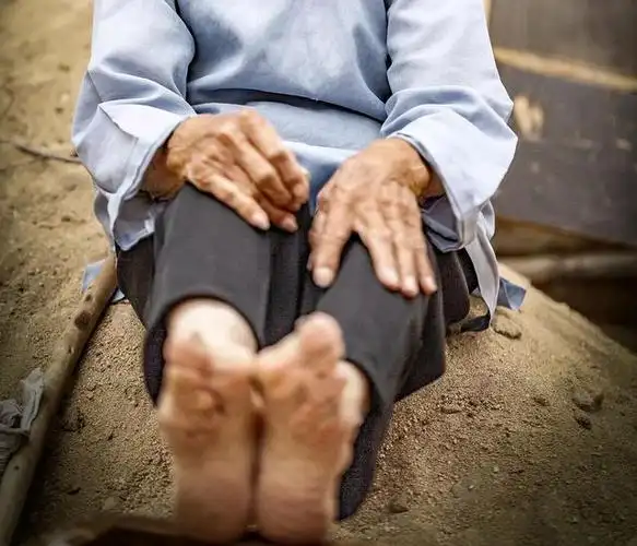 小脚老太的苦累辛酸史