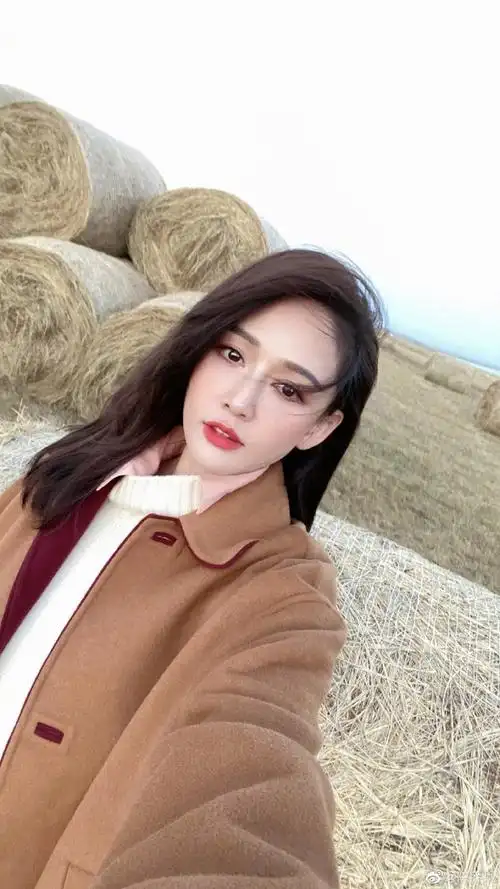 #陈乔恩晒秋日plog##陈乔恩怼脸自拍#