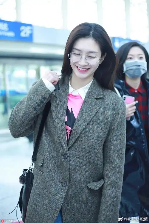 微博刷到江疏影机场图觉得很好看,就进她超话搜了一圈机场图.