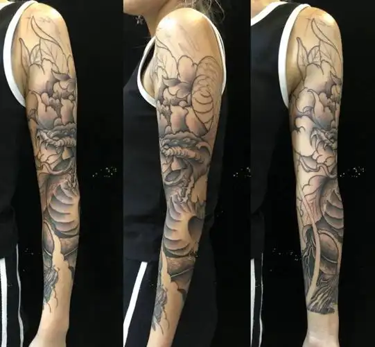 富贵花蛇纹身图片_手臂新传统纹身图案