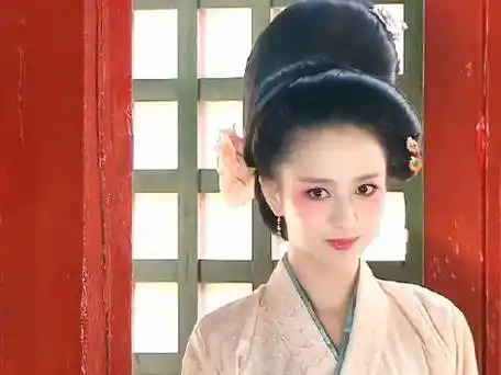 炸毛#佟丽娅短发炸毛造型好好看呀,但是我还是觉得佟丽娅的古装最好看