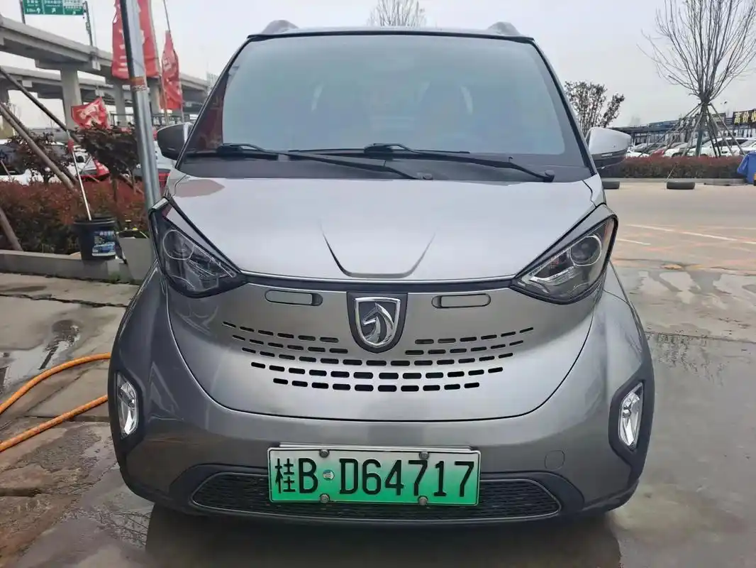 代步接娃车.新到两辆2018年6月 宝骏e100 车况都是极 - 抖音