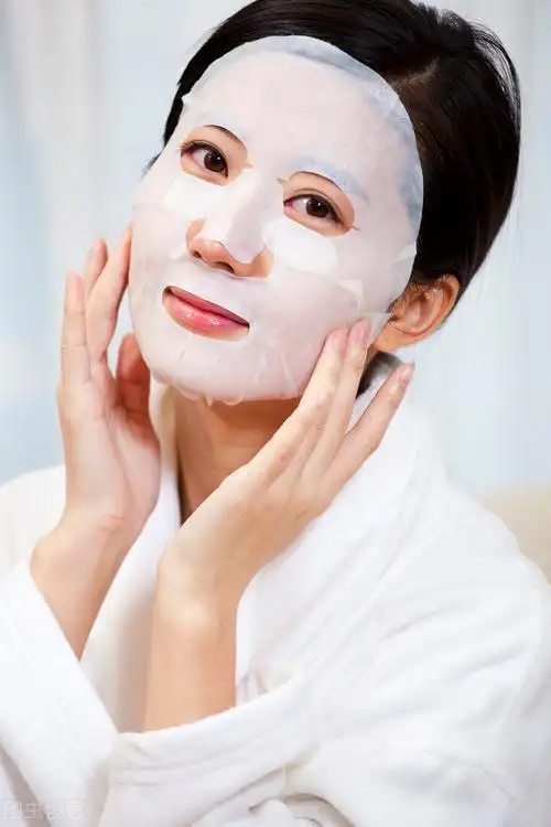 做面膜最佳时间在什么时候(一天中贴面膜时间和正确方法) | 高兴号