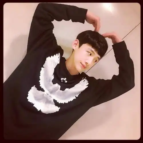 白敬亭0804出道七周年快乐#bjt#白敬亭肖鹤云#花式比心小合集"爱你们