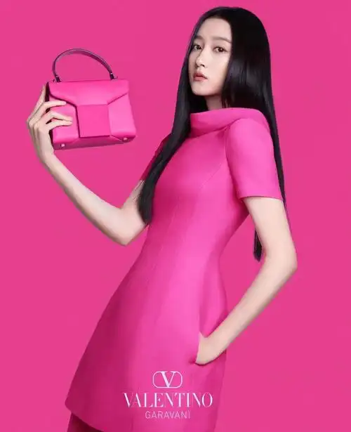 关晓彤70华伦天奴品牌大使