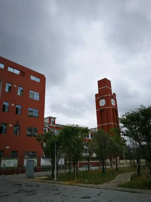 睡到自然醒,吃完早餐,我们商量好出游地——龙里,一个在我们心中份量