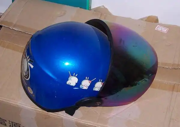 转让:摩托车头盔一个(已卖)