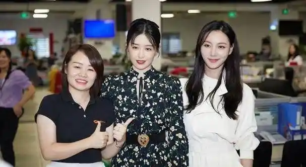 女星的短脖子困扰,关晓彤与钟楚曦合照没优势,杨幂脖子前倾_气质_阚清