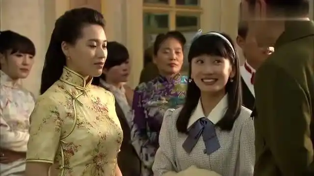 飞哥大英雄:大美人来约梁飞跳舞,不料梁飞怂了,害怕把持不住