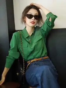 港风高级感早秋时尚套装chic气质女神范绿色上衣搭配牛仔裤两件套